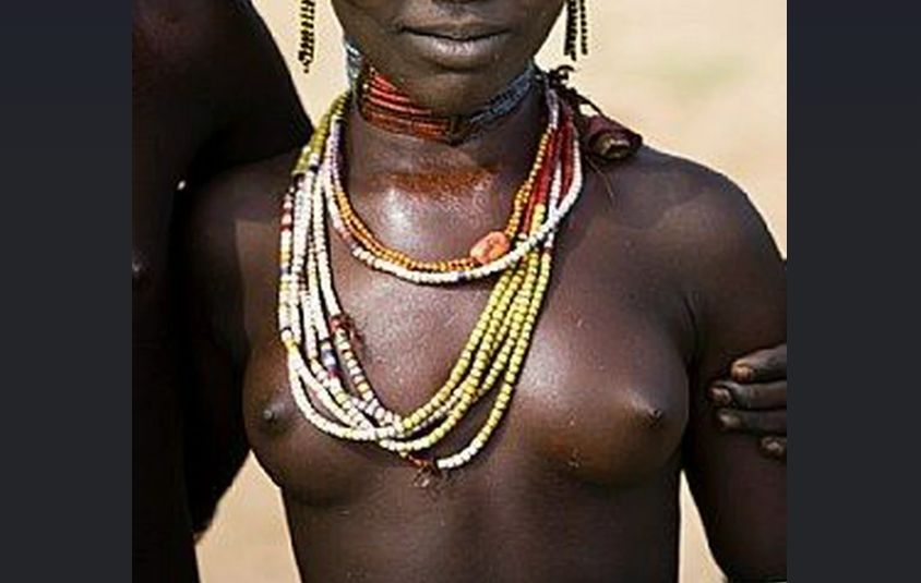 【画像】アフリカの部族おつぱいなら許される風潮のトップ画像