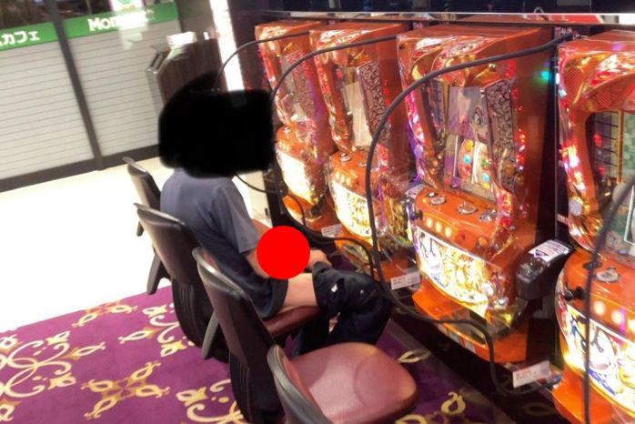 【ガチ画像】パチンコの演出が工ロすぎて、シコってしまう男が激写されるｗｗｗｗｗｗｗｗｗ